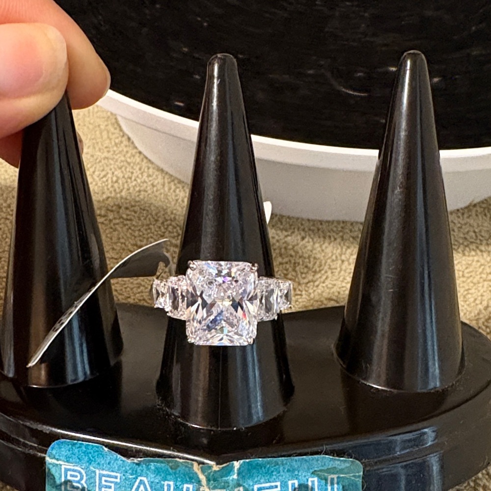 Dazzling Silver Women's Ring with Clear Stones